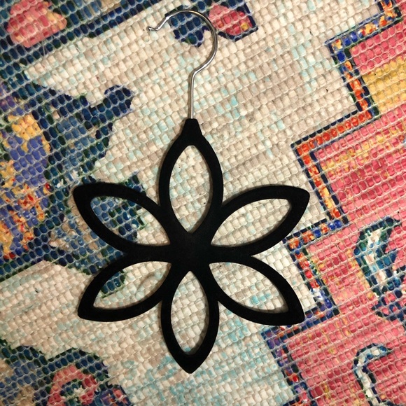 Set of 2 Scarf Hangers - Picture 3 of 6